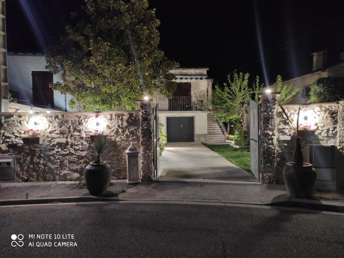 Maison en rez-de-chaussée,jardin, très bien située Arles Extérieur photo