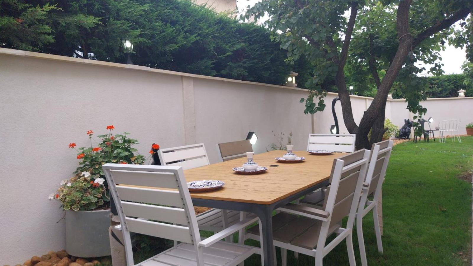 Maison en rez-de-chaussée,jardin, très bien située Arles Extérieur photo